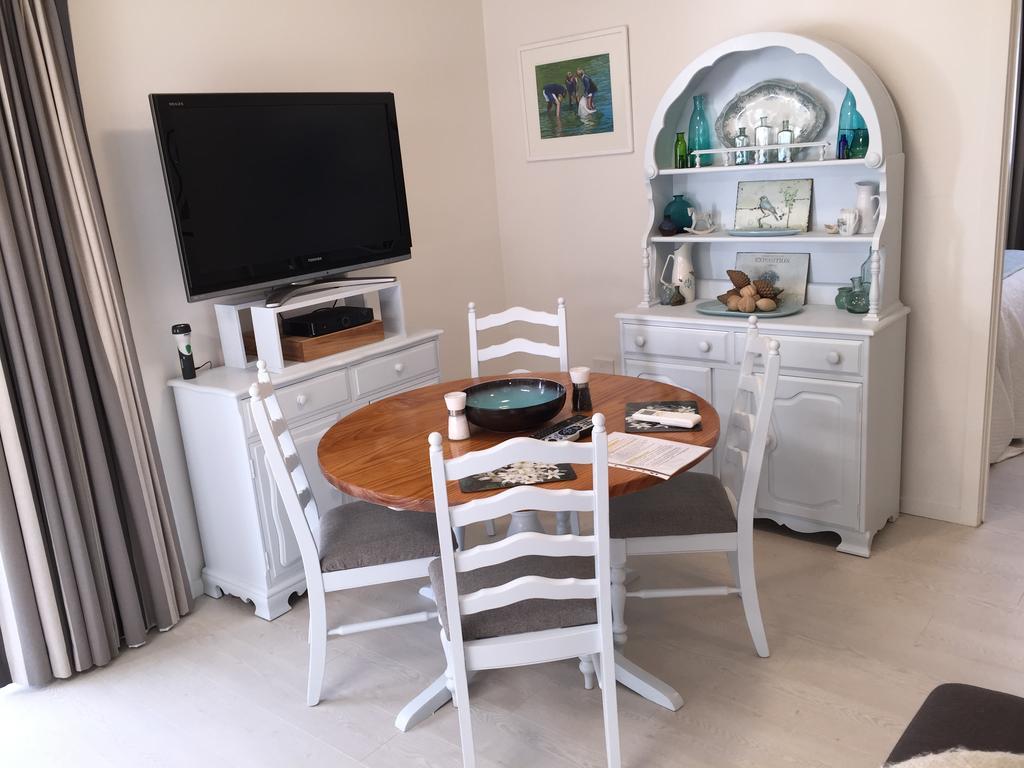 Castlewood CottageCompany Bay エクステリア 写真